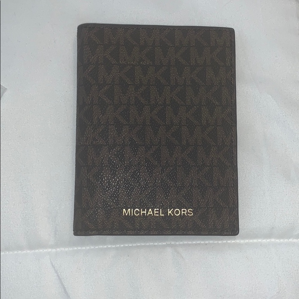 Michael Kors Jet Set Passport Wallet